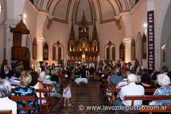 El coro Buenos Amigos realizo su tradicional coral navideña - La Voz del Pueblo