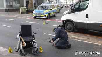 Essen: Transporter erfasst E-Rollstuhl | Regional - BILD