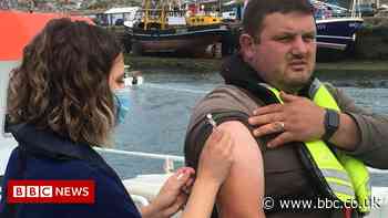 Covid-19: Cornwall fishing industry invited to pop-up clinic - BBC News