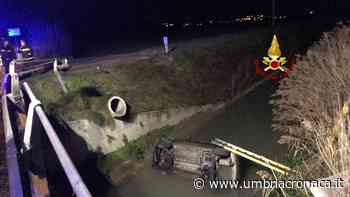 Foligno, intrappolata nell'auto che finisce nel canale - Il quotidiano che racconta l'Umbria - Umbria Cronaca