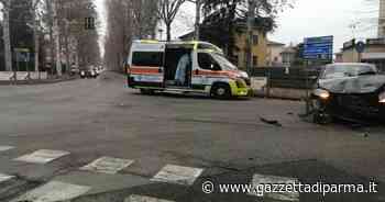 Traversetolo, frontale fra due auto: ricoverate due persone - Video - Gazzetta di Parma