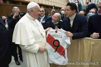 L'ex Parma Lapadula regala la maglia del Perù a Papa Francesco - Forza Parma