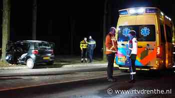 Automobilist botst tegen boom bij Zuidlaren - RTV Drenthe