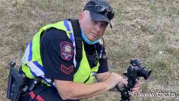 Calgary officer who rescued 2 from burning semi-truck given Chief's Award for life saving
