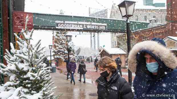 'The right thing to do': Canadians differ on holiday plans in light of Omicron threat