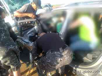 Policiais usam escada como maca no resgate de acidente que deixou duas vítimas em estado grave em MS - G1