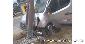 Veículo com dez pessoas bate em poste em Imbituba e passageiros ficam feridos - Portal AHora