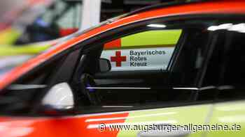 Unfall bei Erdweg: Auto prallt an Baum, Fahrer lebensgefährlich verletzt - Augsburger Allgemeine