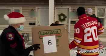 Calgary Flames alumni deliver Christmas presents to families in need