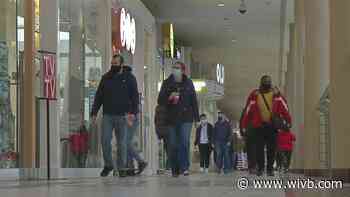 Last-minute shoppers flock to Walden Galleria, Wegmans on Christmas Eve