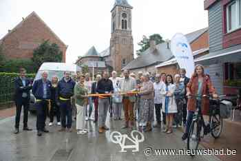 Vernieuwde Oudezakstraat en Marcel Matthysstraat feestelijk geopend (Beernem) - Het Nieuwsblad