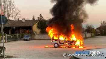 Auto in fiamme nel parcheggio della scuola: paura al suono della campanella - BresciaToday