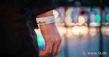 2G-Bändchen sind pünktlich zum verkaufsoffenen Sonntag erhältlich | Lokale Nachrichten aus Detmold - Lippische Landes-Zeitung