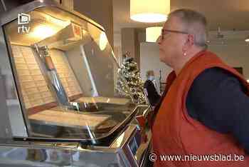 Jukebox onder de kerstboom in rusthuis Arendonk