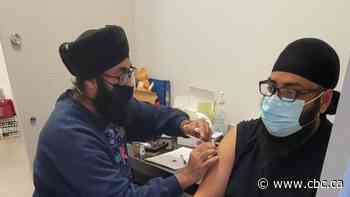 Alberta pharmacies overwhelmed by sudden demand for COVID boosters, rapid tests