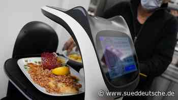 Roboter serviert Menü: "Paula" bringt Gäste zum Lächeln - Süddeutsche Zeitung