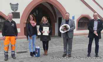 Lobende Worte und Ehrenurkunde für Kinga Schmitt: Silbernes Dienstjubiläum im Kastanienhof Volkach - inUNDumSCHWEINFURT_DE