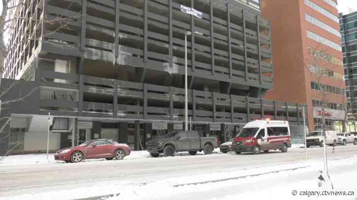 Hundreds left without heat, power at downtown Calgary apartment building