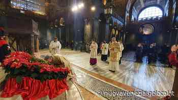 Venezia, mascherine e distanziamento per la messa di Natale a San Marco con il Patriarca - La Nuova Venezia