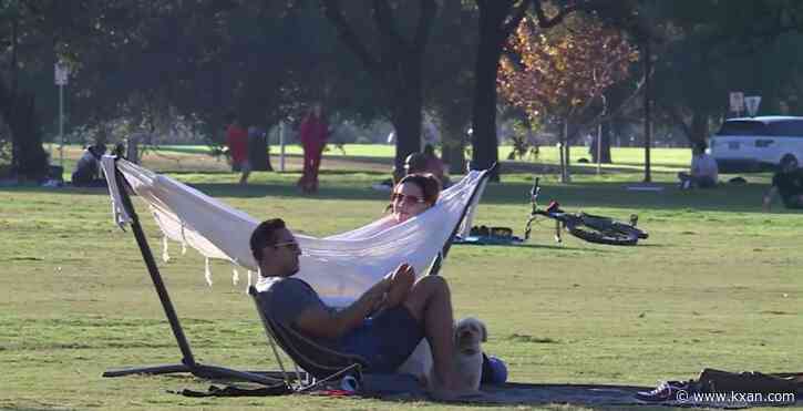 People soak up the sun on Austin's 5th-warmest Christmas ever