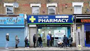 Thousands line up for 'jingle jabs' on Christmas in England