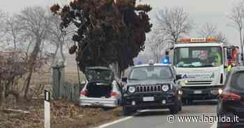 Cuneo, un'auto fuori strada in uscita da Passatore - La Guida - LaGuida.it
