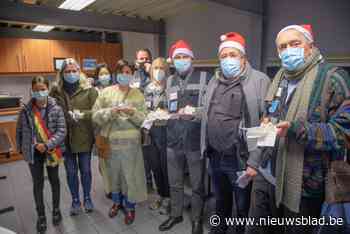 Traktatie op gebak en koffie voor vele vrijwilligers die ook tijdens vakantie vaccinatiecentrum draaiend houden