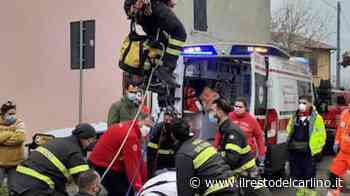 Canossa, in volo con l'autoscala tra camera da letto e ambulanza - il Resto del Carlino