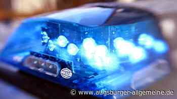 Mann entblößt sich an der Wertach vor zwei Spaziergängerinnen