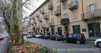 Santo Stefano a Parma: in coda davanti alla farmacia - Gazzetta di Parma