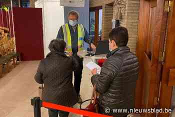 Leerkrachten en kindbegeleiders krijgen vervroegde boosterprik in vaccinatiecentrum Strijland
