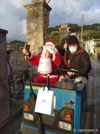 Il Covid non ferma Babbo Natale a Capri, si rinnova la tradizione che riempie di gioia gli anziani di Tiberio - Capri News