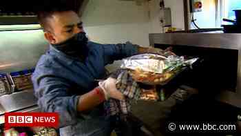 Swindon Hindus deliver food to NHS staff and volunteers - BBC News