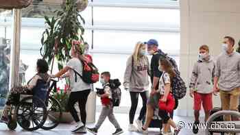 Omicron, weather ground hundreds more U.S. flights on Sunday