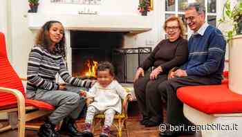 Bari, coppia di medici in pensione accoglie in casa una mamma in fuga dalla Somalia con la figlia piccola: "Così potranno integrarsi in Italia" - La Repubblica