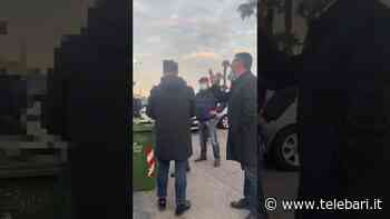 Bari, scontro tra Decaro e venditore abusivo di birre. Il sindaco: "Andate via" - Telebari