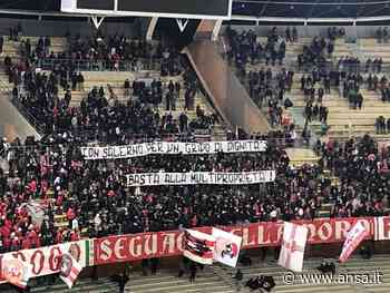 Calcio: striscione tifosi Bari contro 'multiproprietà' - Agenzia ANSA