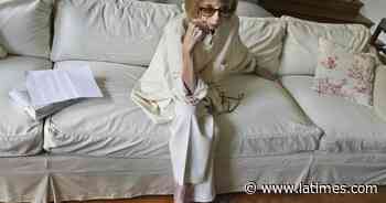 Steffie Nelson leaves flowers for Joan Didion in New York - Los Angeles Times