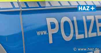 Unfallflucht in Hemmingen: Lkw schiebt geparkten Smart in Zaun - Hannoversche Allgemeine