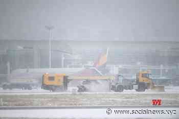 Seoul : Snow removal work under way at Jeju airport #Gallery - Social News XYZ