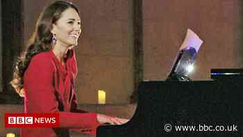 Kate surprises concert audience with piano performance