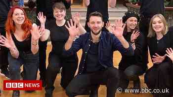 Choir creates multi-sensory Christmas carol