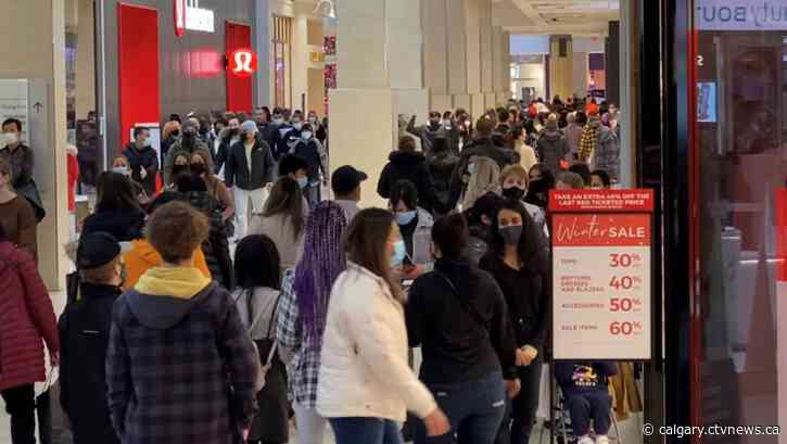 Calgarians brave the cold weather and Omicron in search of Boxing Day deals