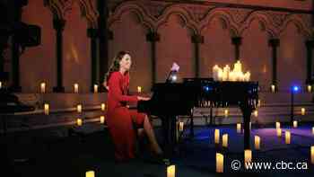 Duchess of Cambridge praised for piano skills in Christmas carol concert