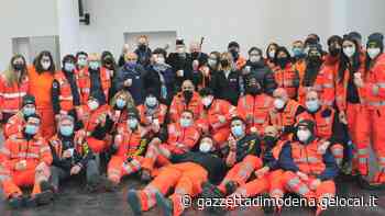 Modena, 50 volontari per portare a casa il Pranzo di Natale a 250 persone sole - La Gazzetta di Modena