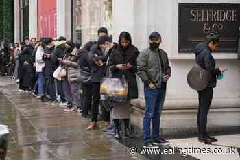 Omicron has sent Boxing Day shoppers online, retail experts say - Ealing Times