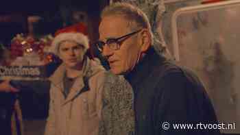 Gef Den'n Boom: De Gladjakkers delen hun laatste kerstboom uit! - RTV Oost