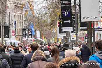 Nederlanders winkelen massaal in Antwerpen, en dat zorgt voor lange files: “Ongezien voor een vakantiedag”