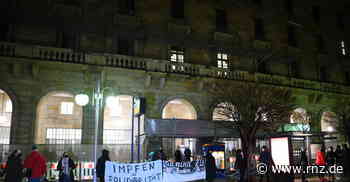 Mannheim:  350 Teilnehmer bei Menschenkette gegen "Spaziergänger"