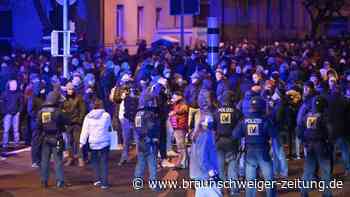 Zehntausende Menschen protestieren gegen Corona-Maßnahmen